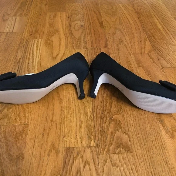 New Caparros Black Satin Leather Peep Toe Pumps 6 - Picture 4 of 7